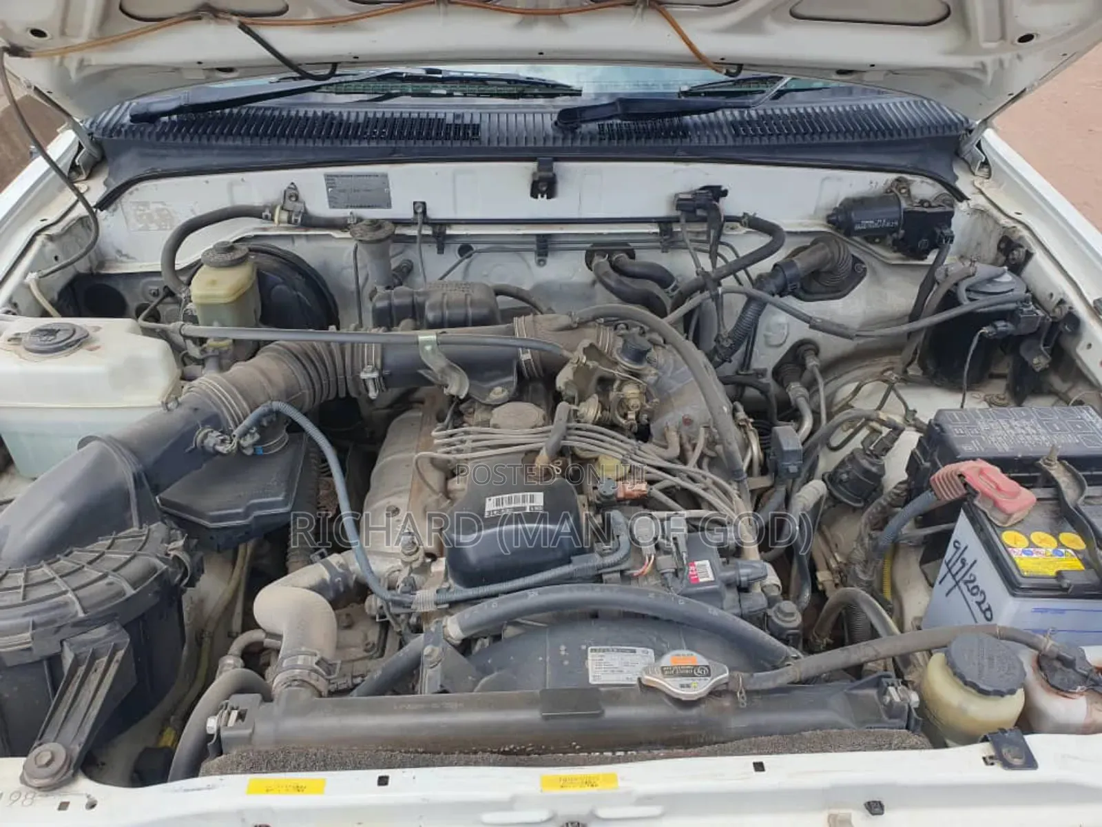 Toyota Hilux 2001 White