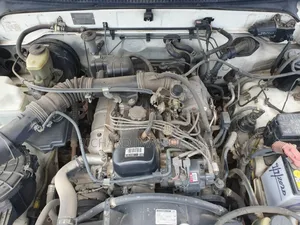 Toyota Hilux 2001 White