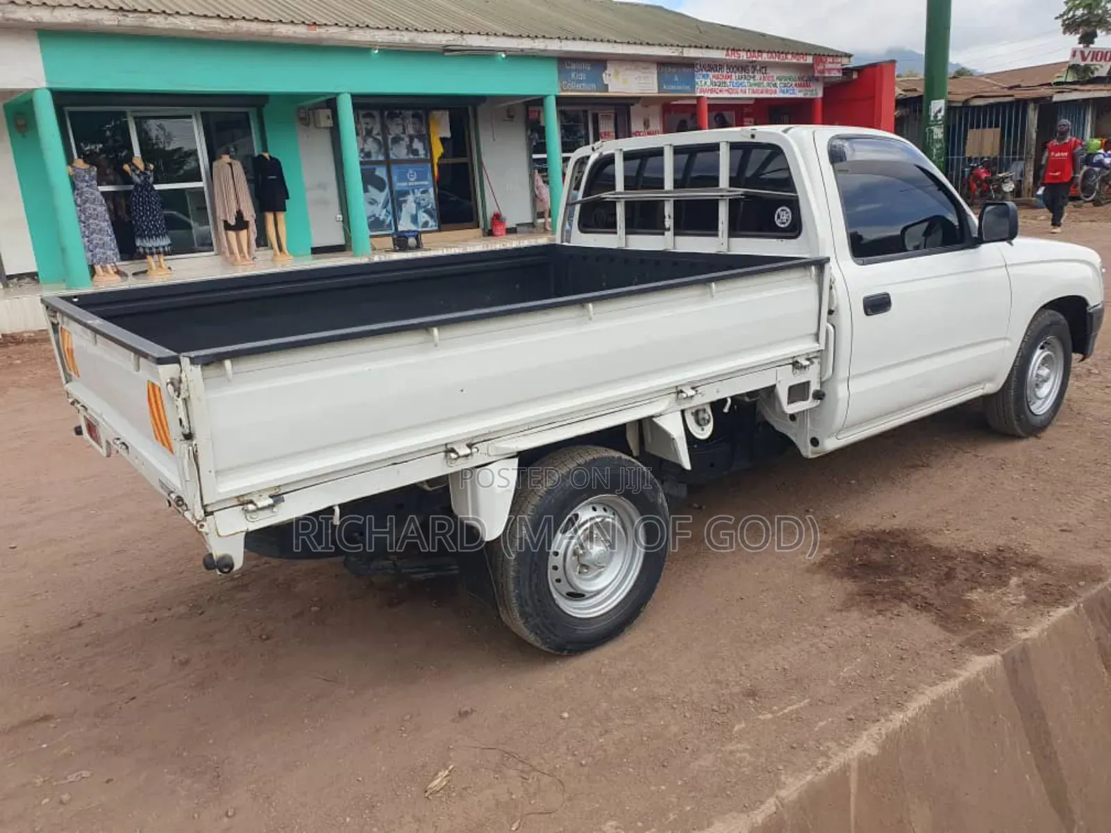 Toyota Hilux 2001 White
