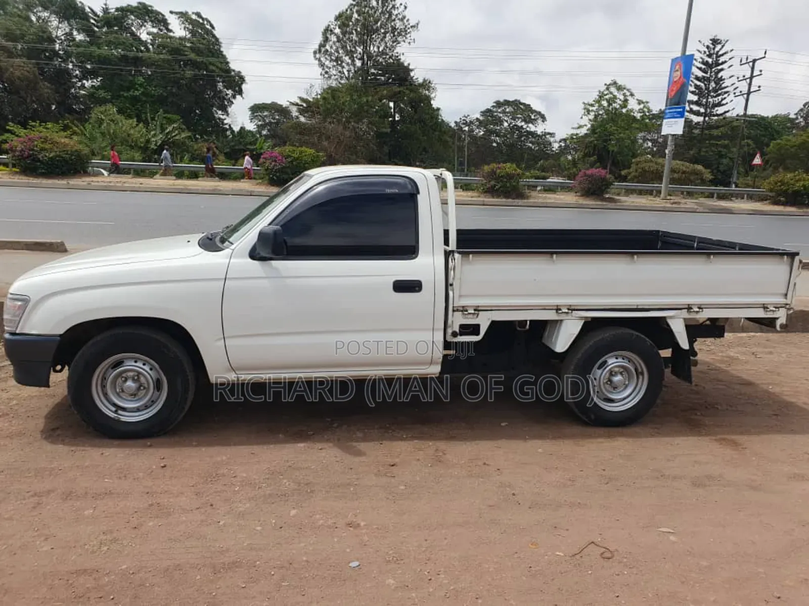 Toyota Hilux 2001 White