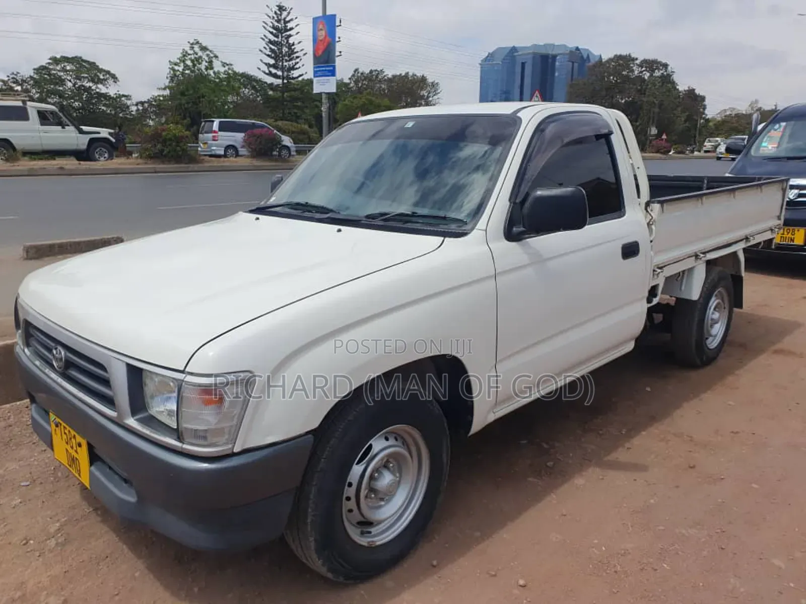 Toyota Hilux 2001 White