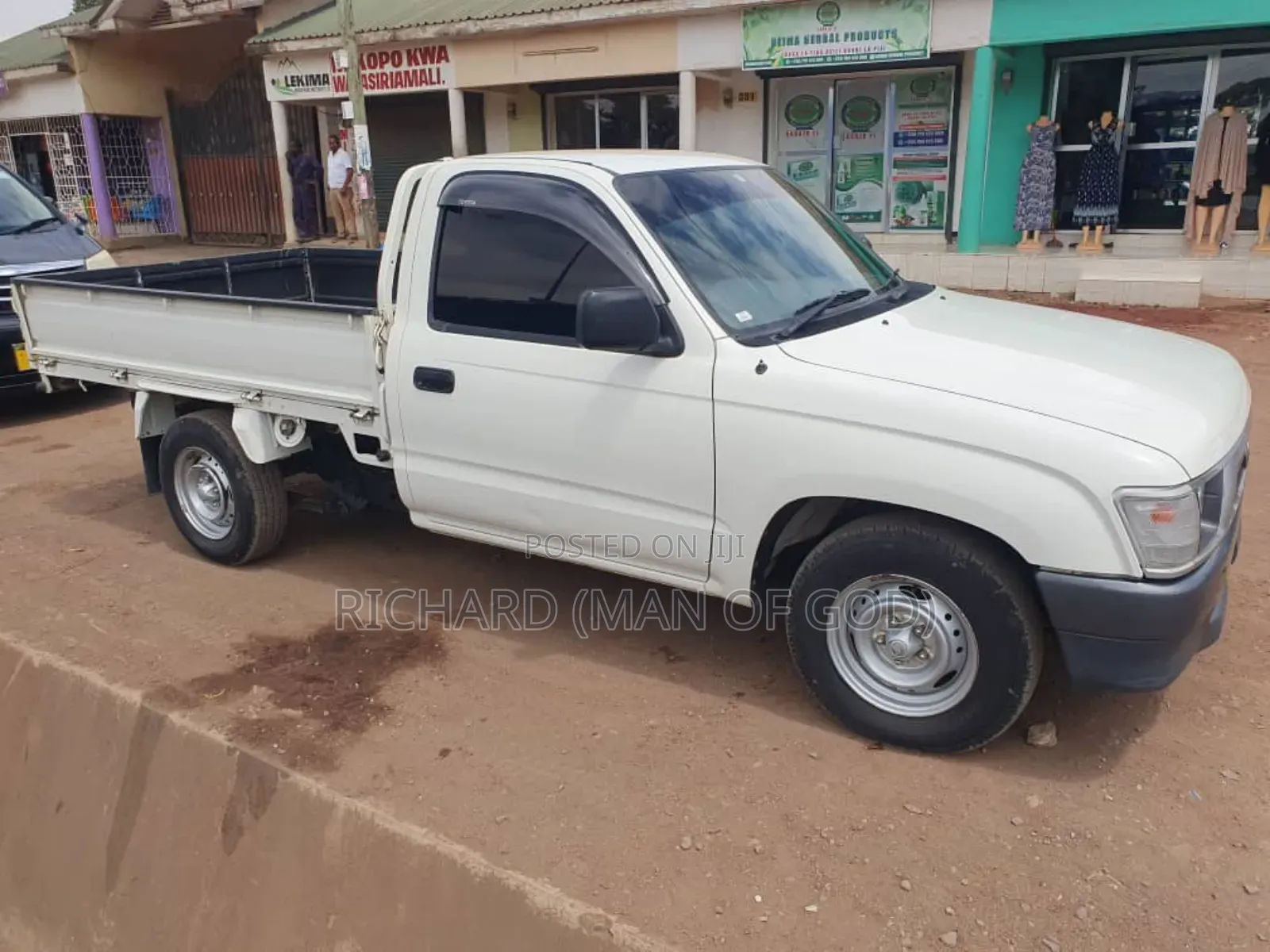 Toyota Hilux 2001 White