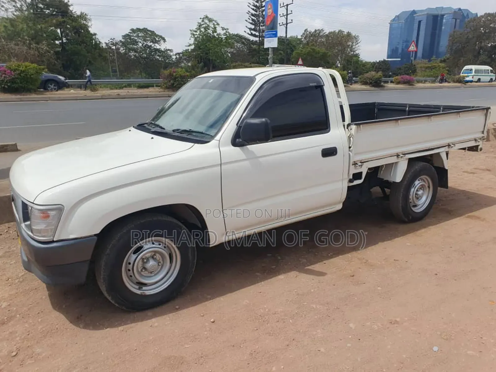 Toyota Hilux 2001 White