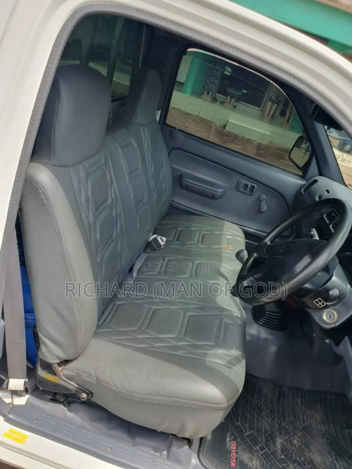Toyota Hilux 2001 White