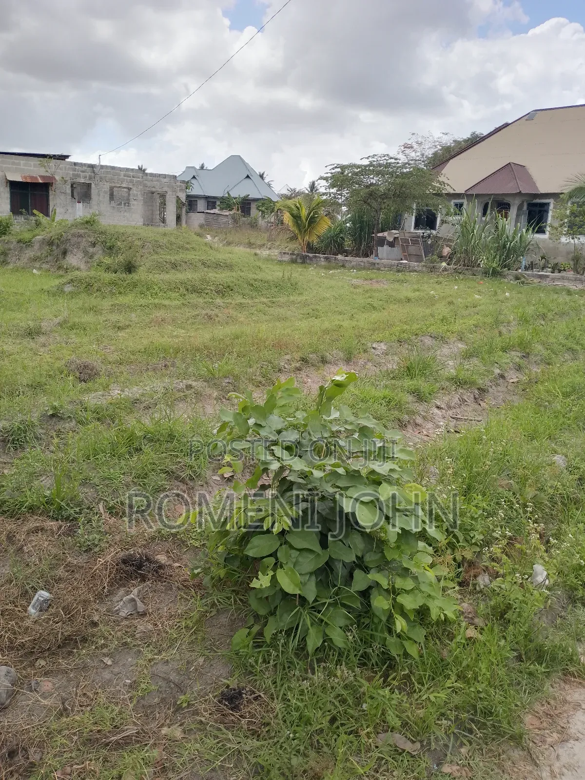 Eneo La Kibiashara Na Makazi Linauzwa Ml 12.5 Majohe Viwege.