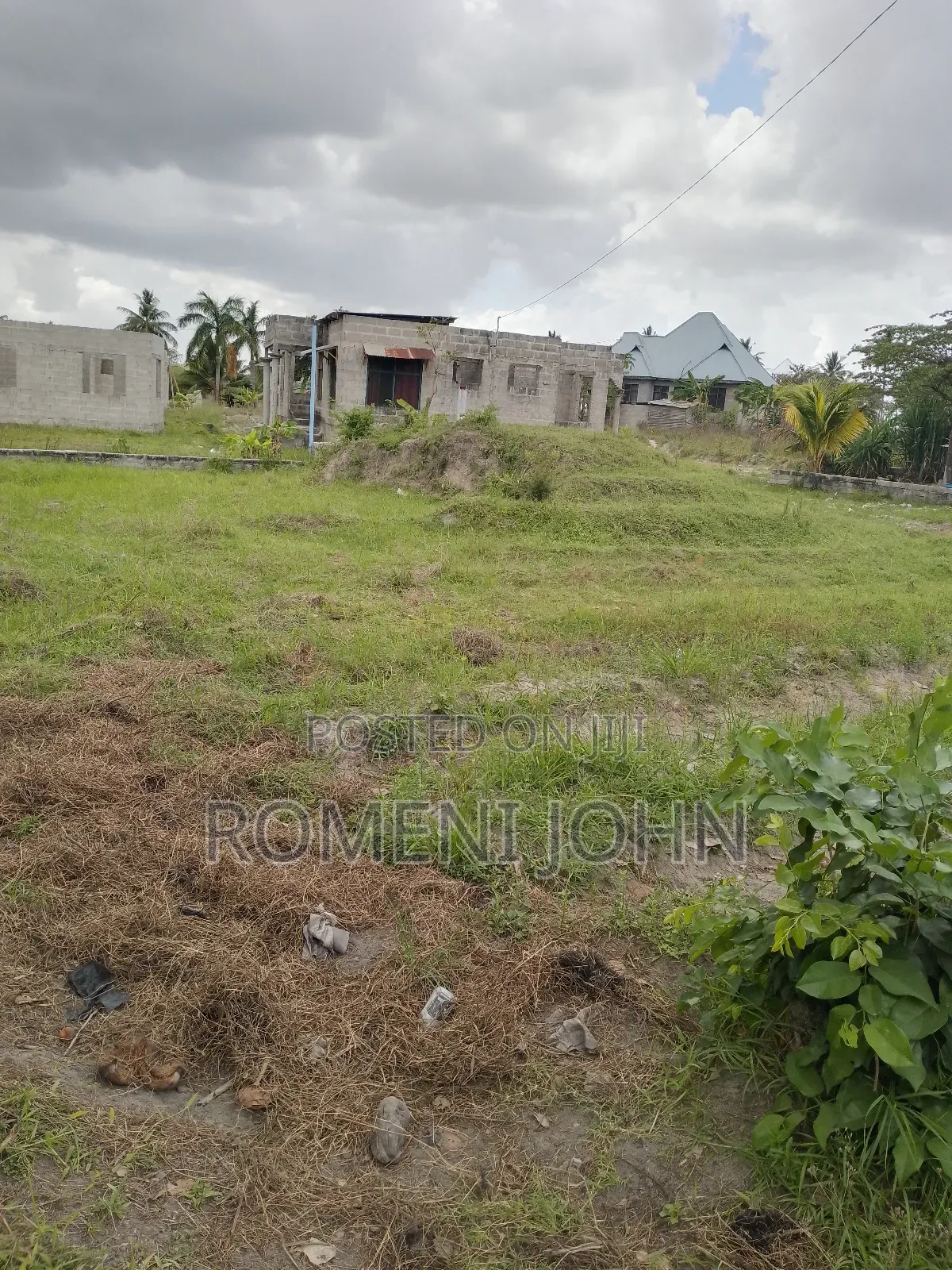 Eneo La Kibiashara Na Makazi Linauzwa Ml 12.5 Majohe Viwege.
