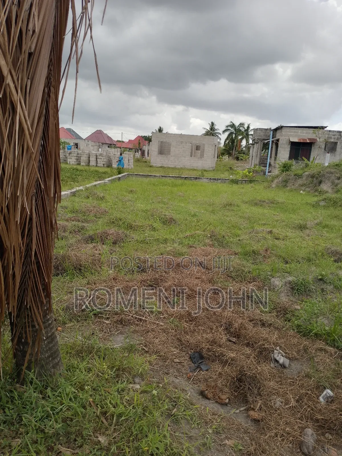Eneo La Kibiashara Na Makazi Linauzwa Ml 12.5 Majohe Viwege.