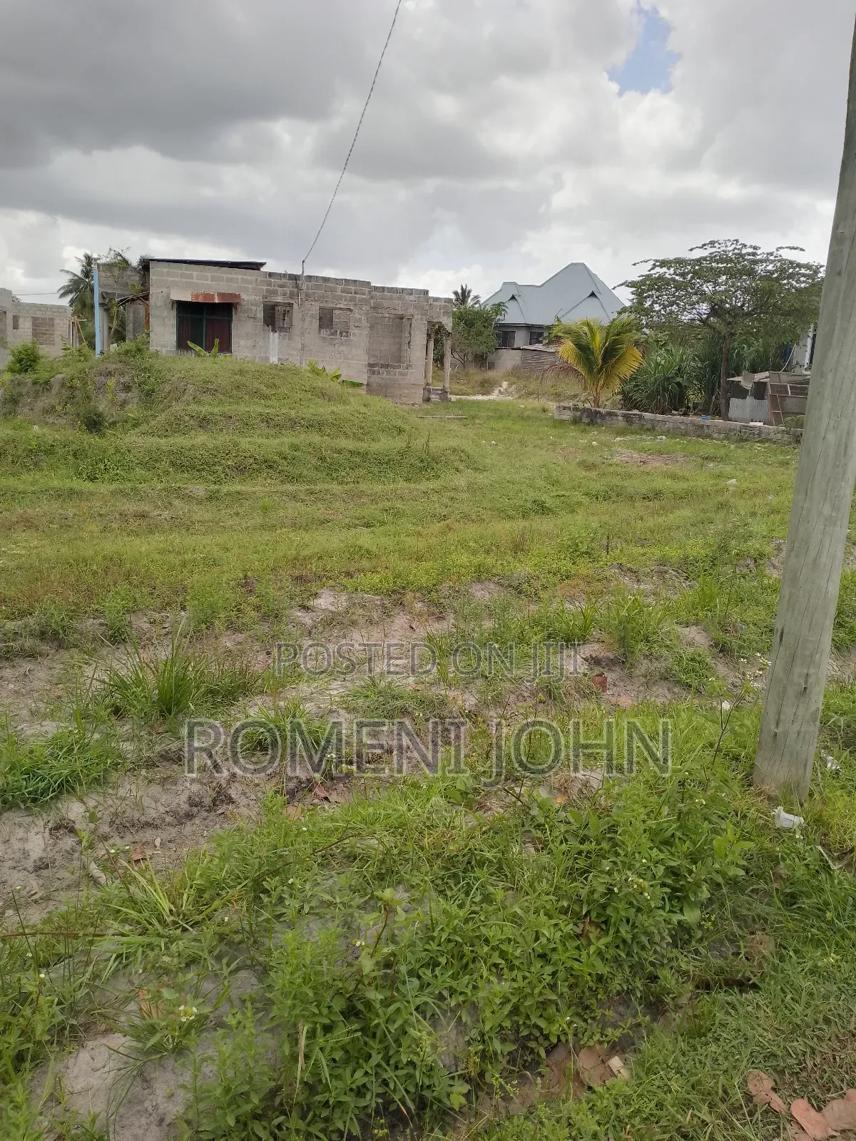 Eneo La Kibiashara Na Makazi Linauzwa Ml 12.5 Majohe Viwege.