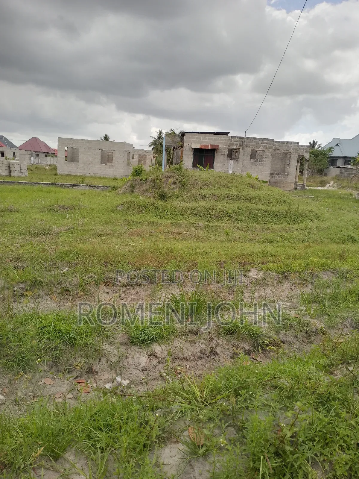 Eneo La Kibiashara Na Makazi Linauzwa Ml 12.5 Majohe Viwege.