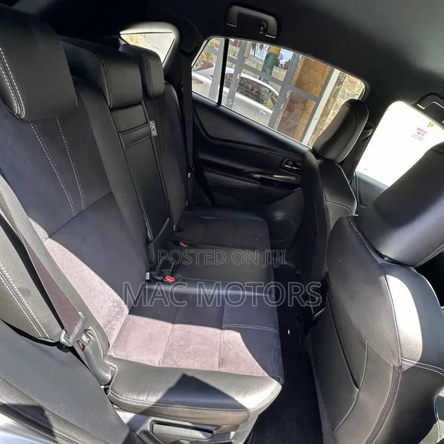 Toyota Harrier 2.0 2015 Silver