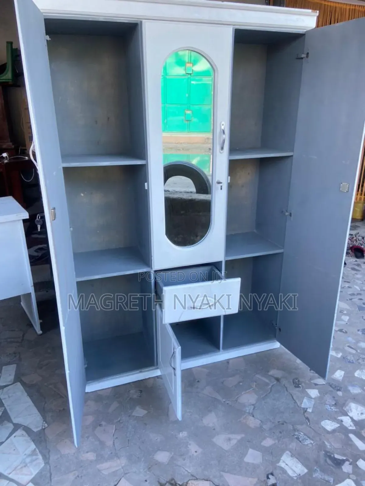 Nauza Kabati Milango Mitatu