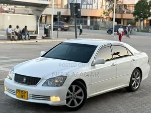 Photo - Toyota Crown 2006 White
