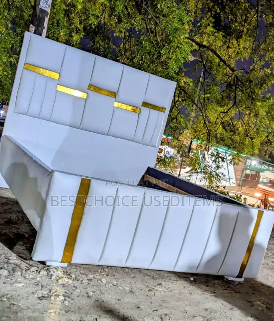 Sofabed 5/6 Rangi Nyeupe Urembo Wa Gold