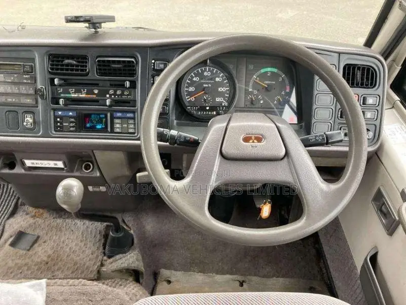 Mitsubishi Fuso Rosa 1996 White