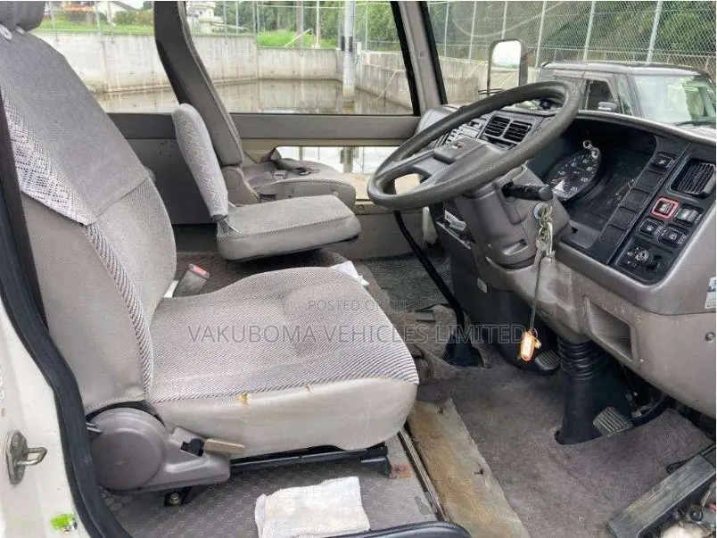 Mitsubishi Fuso Rosa 1996 White