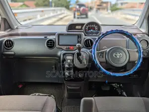 Toyota Porte 2014 Silver