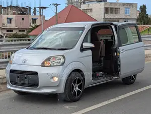 Toyota Porte 2014 Silver
