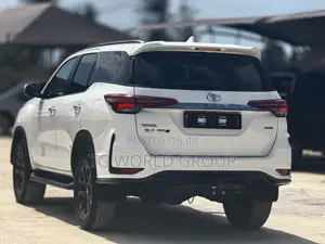 Toyota Fortuner 2.4 D AWD 2023 White