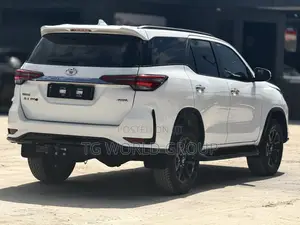 Toyota Fortuner 2.4 D AWD 2023 White