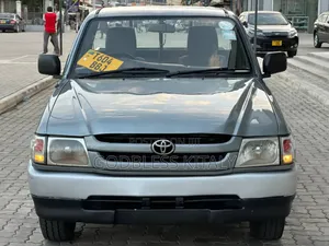 Photo - Toyota Hilux 2002 Gray