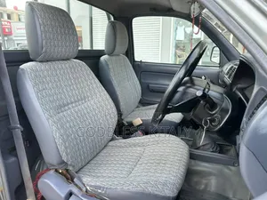 Toyota Hilux 2002 Gray