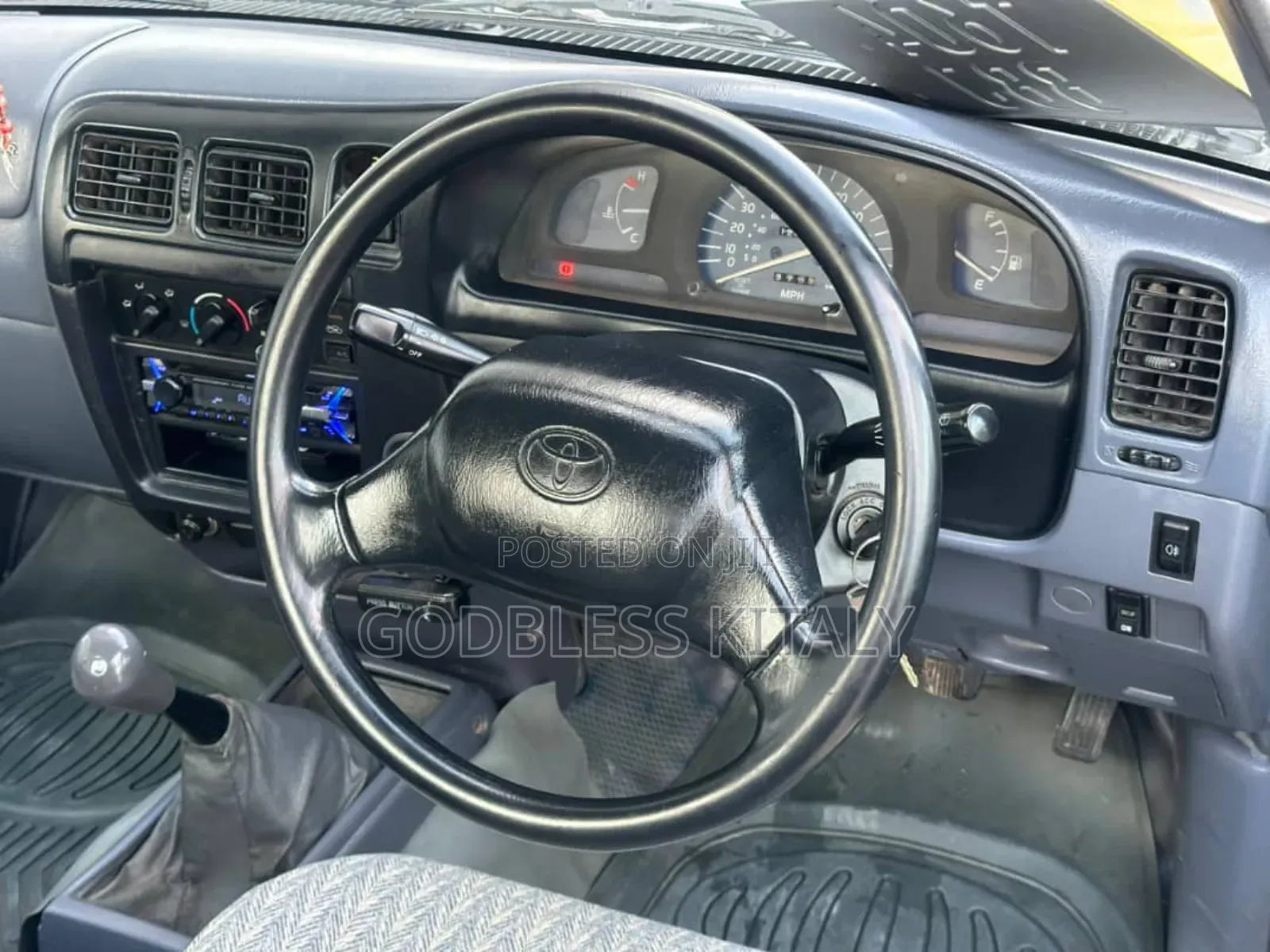 Toyota Hilux 2002 Gray