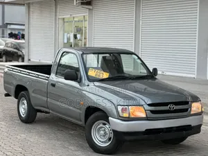 Toyota Hilux 2002 Gray