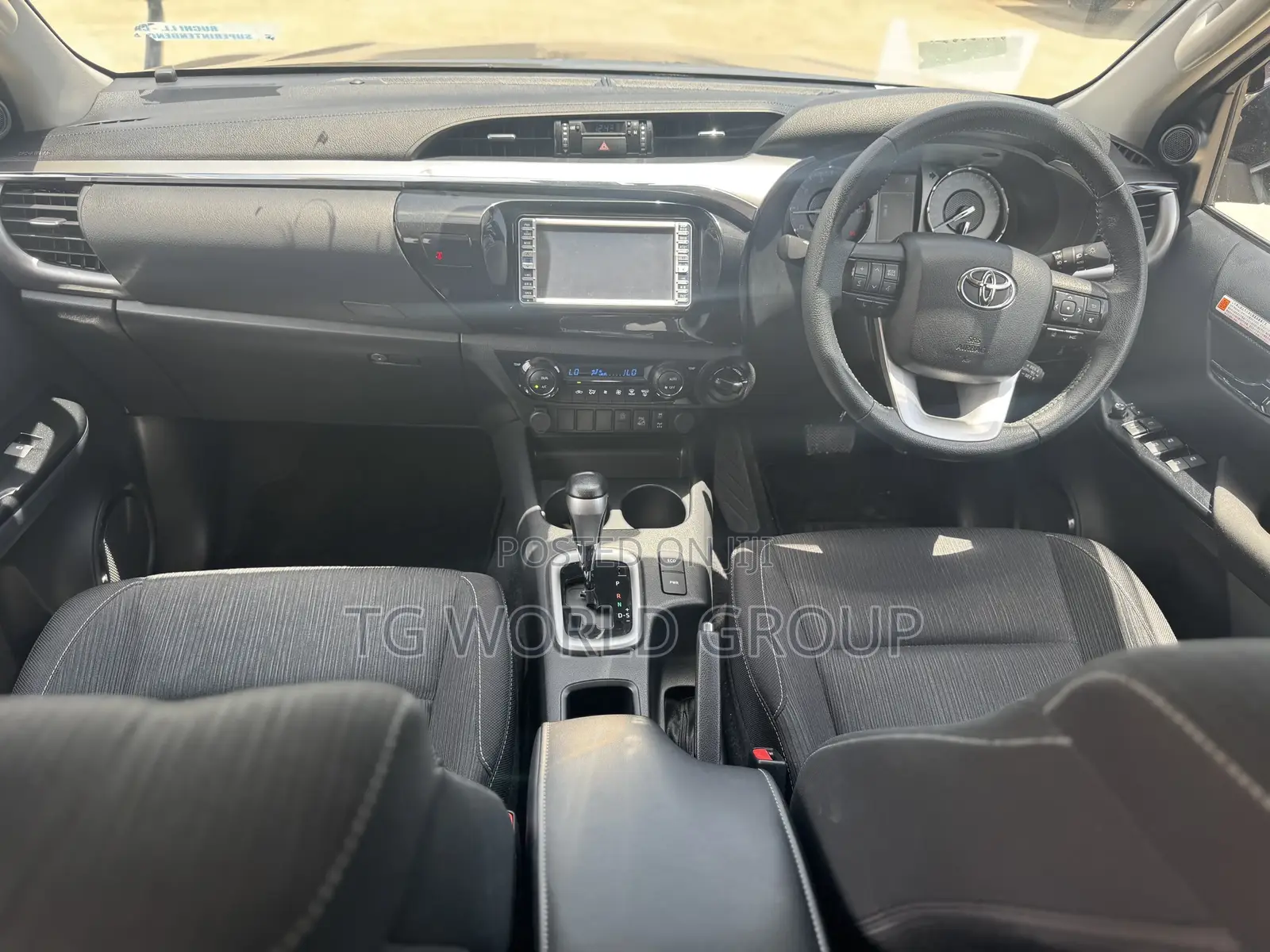 Toyota Hilux 2022 Black