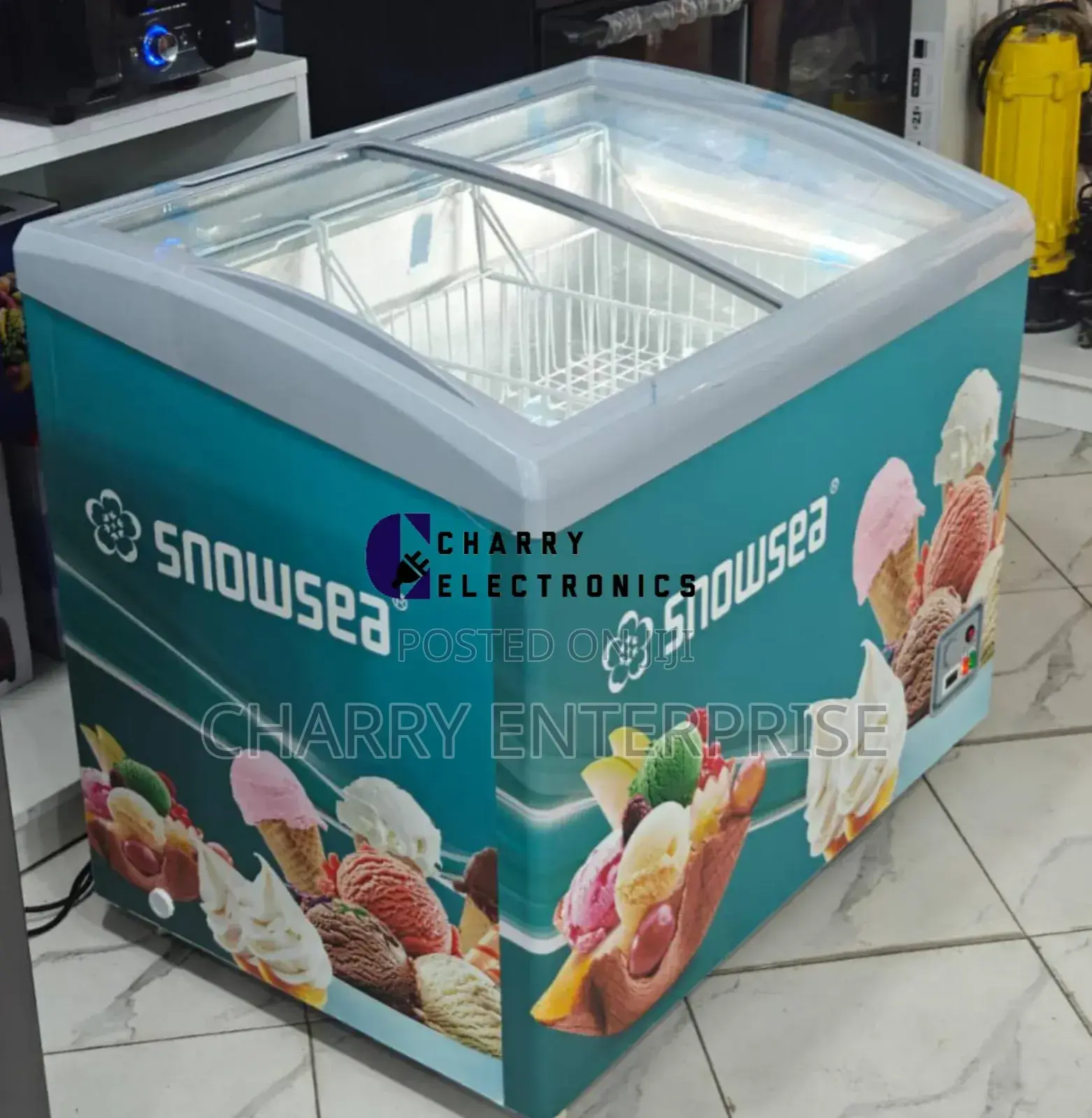 *Snowsea Showcase Display Freezer*  Capacity:- 280L