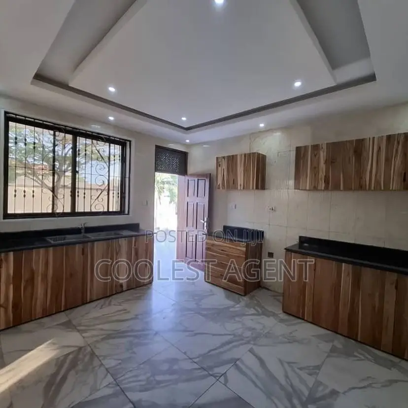 4bdrm Villa in Mikocheni, Kinondoni for rent