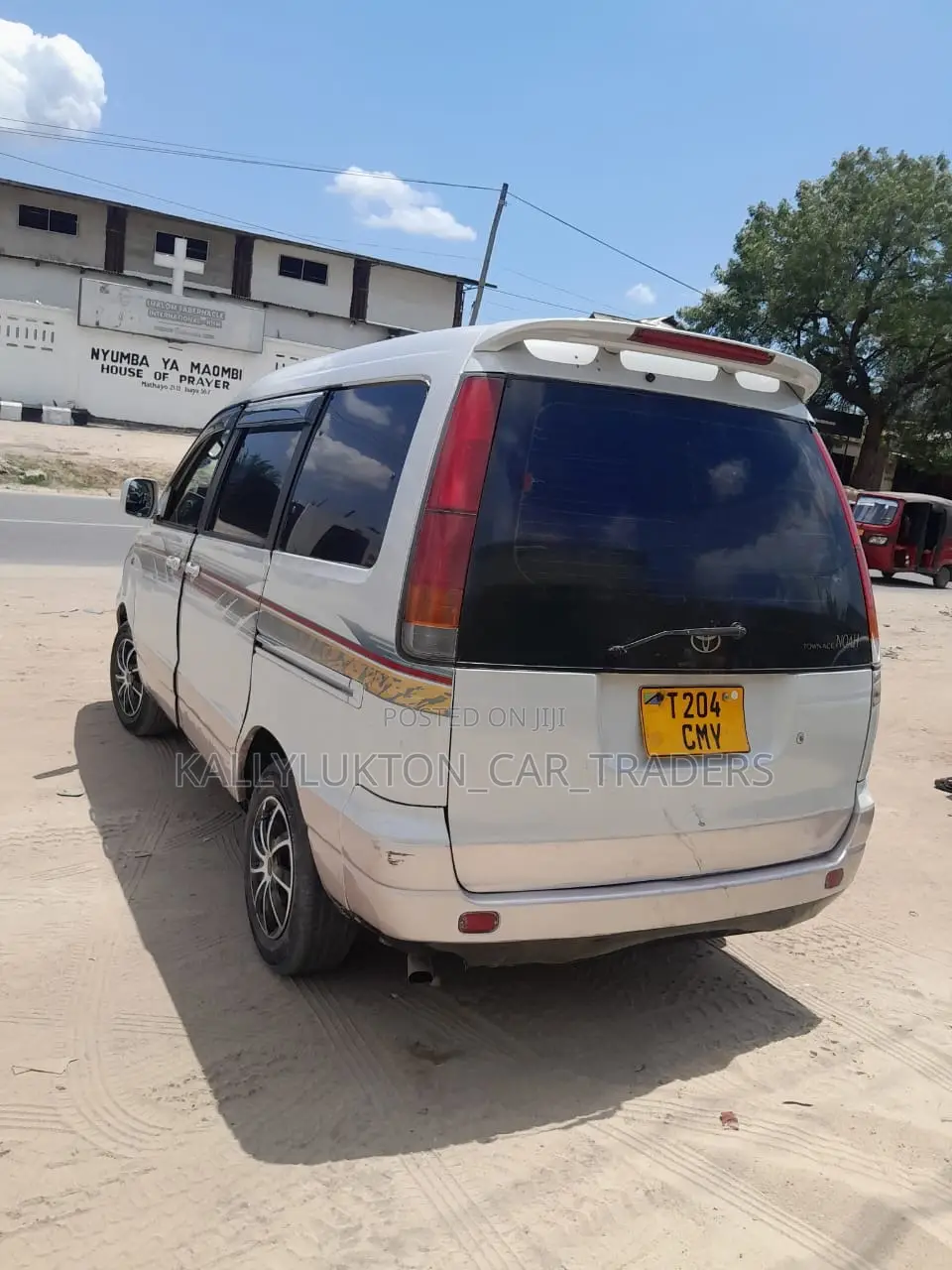 Toyota Noah 2005 White
