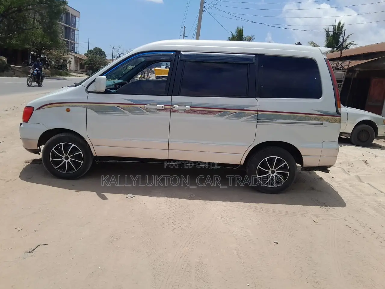 Toyota Noah 2005 White