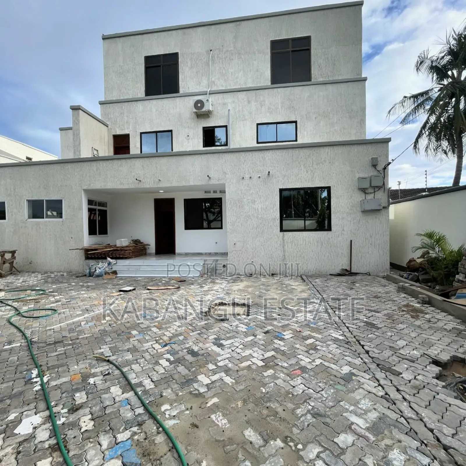 Furnished 4bdrm Villa in Mikocheni for rent