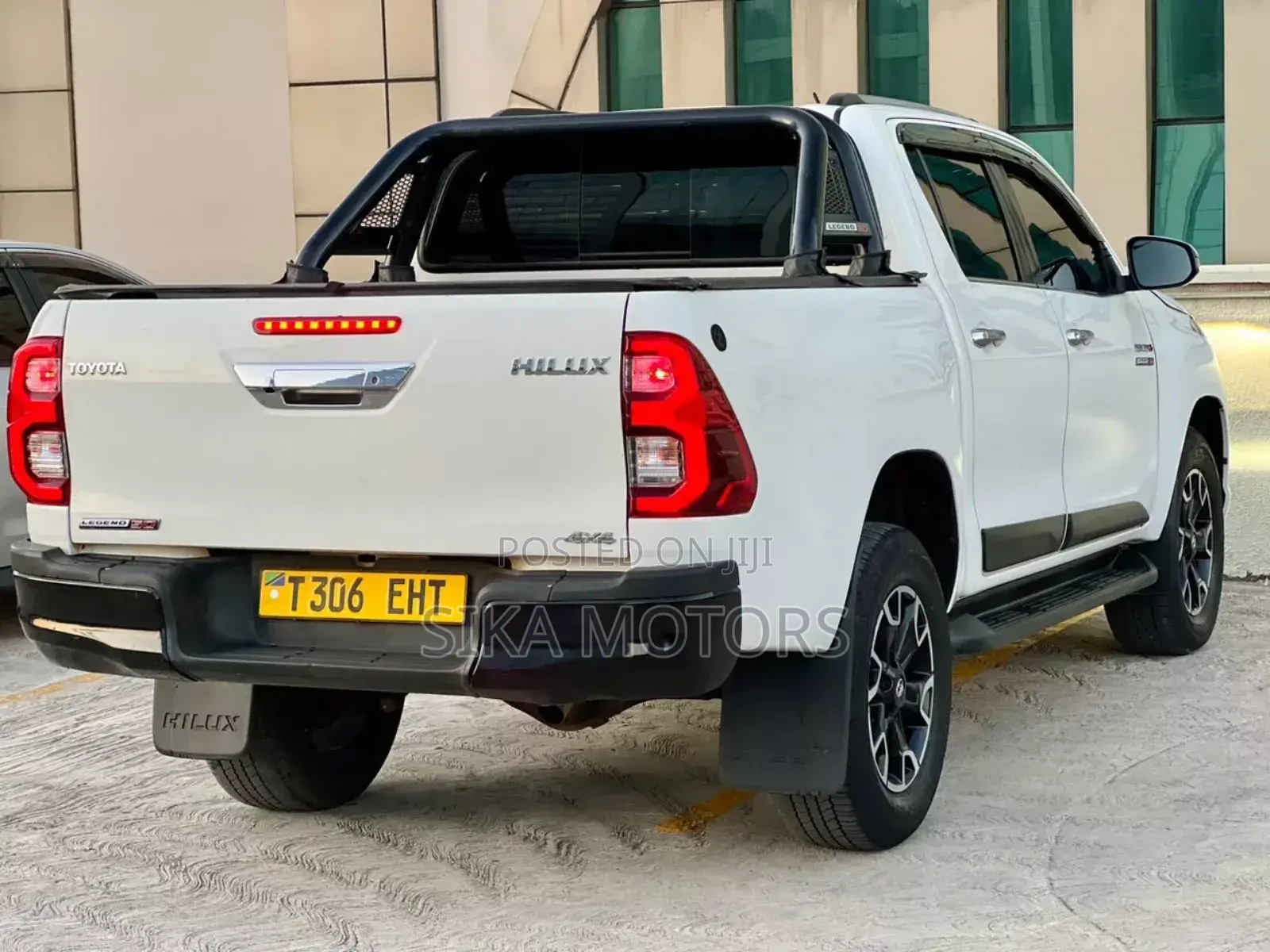 Toyota Hilux 2019 White