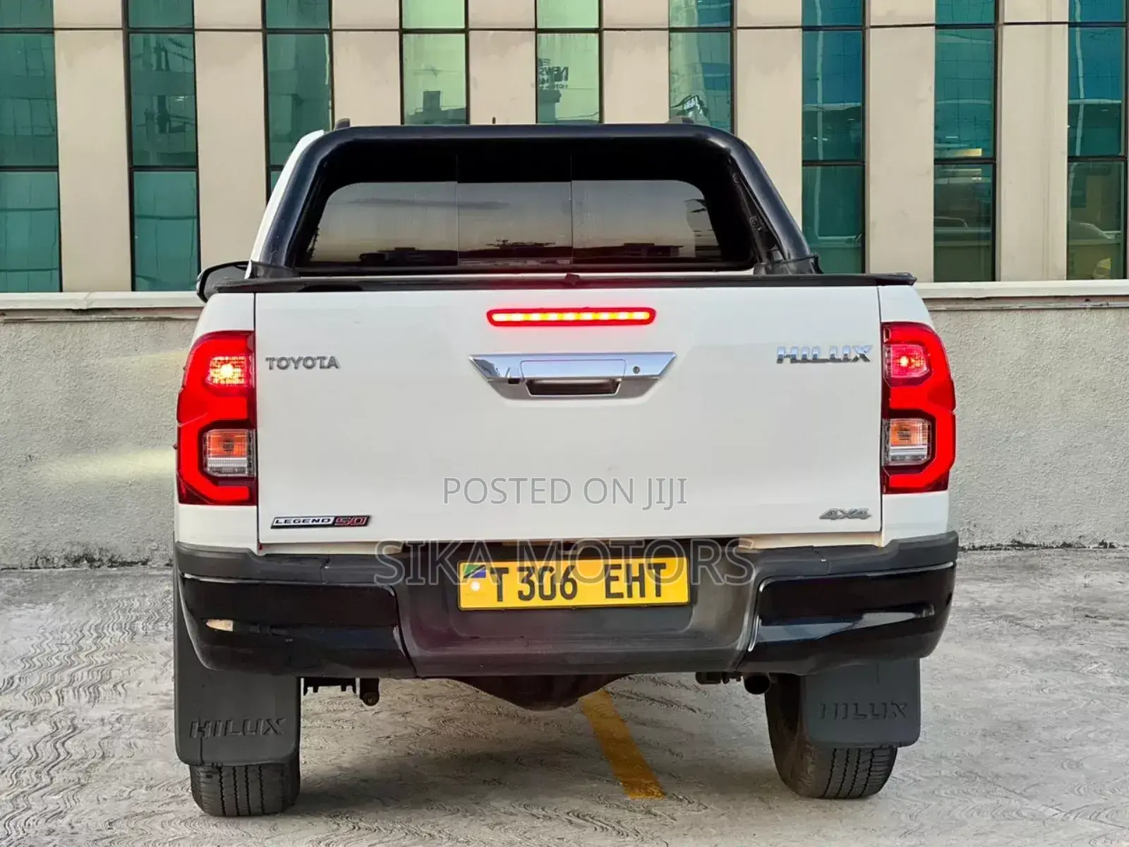 Toyota Hilux 2019 White