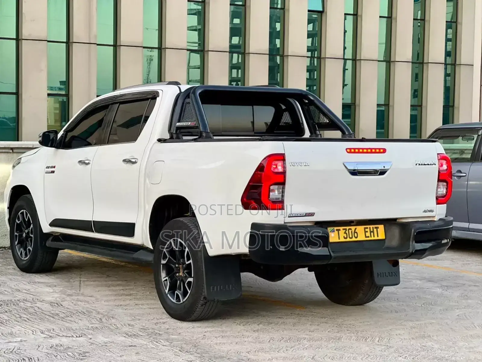 Toyota Hilux 2019 White