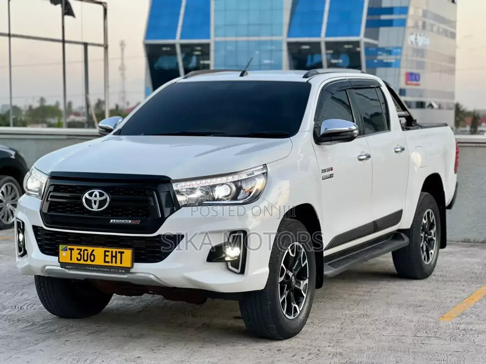 Toyota Hilux 2019 White