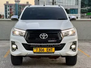 Toyota Hilux 2019 White