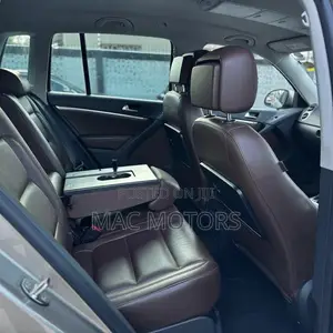 Volkswagen Tiguan 2011 Gold