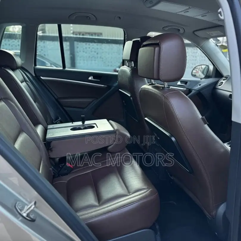 Volkswagen Tiguan 2011 Gold