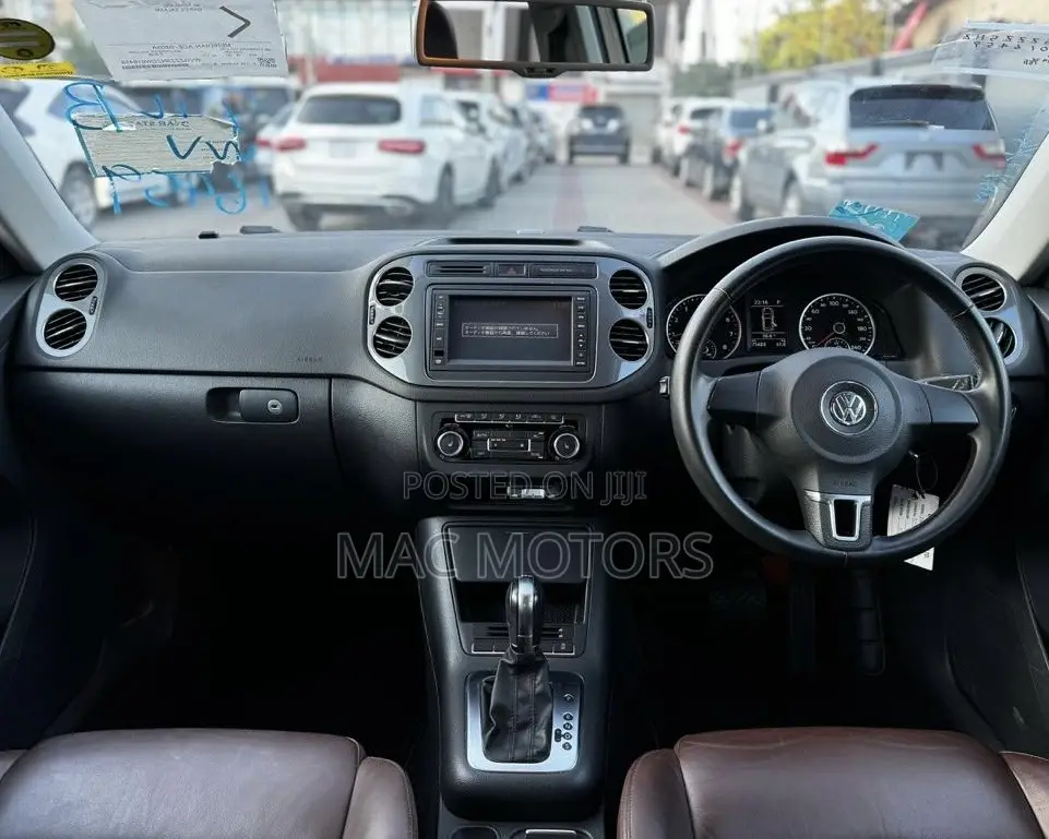 Volkswagen Tiguan 2011 Gold
