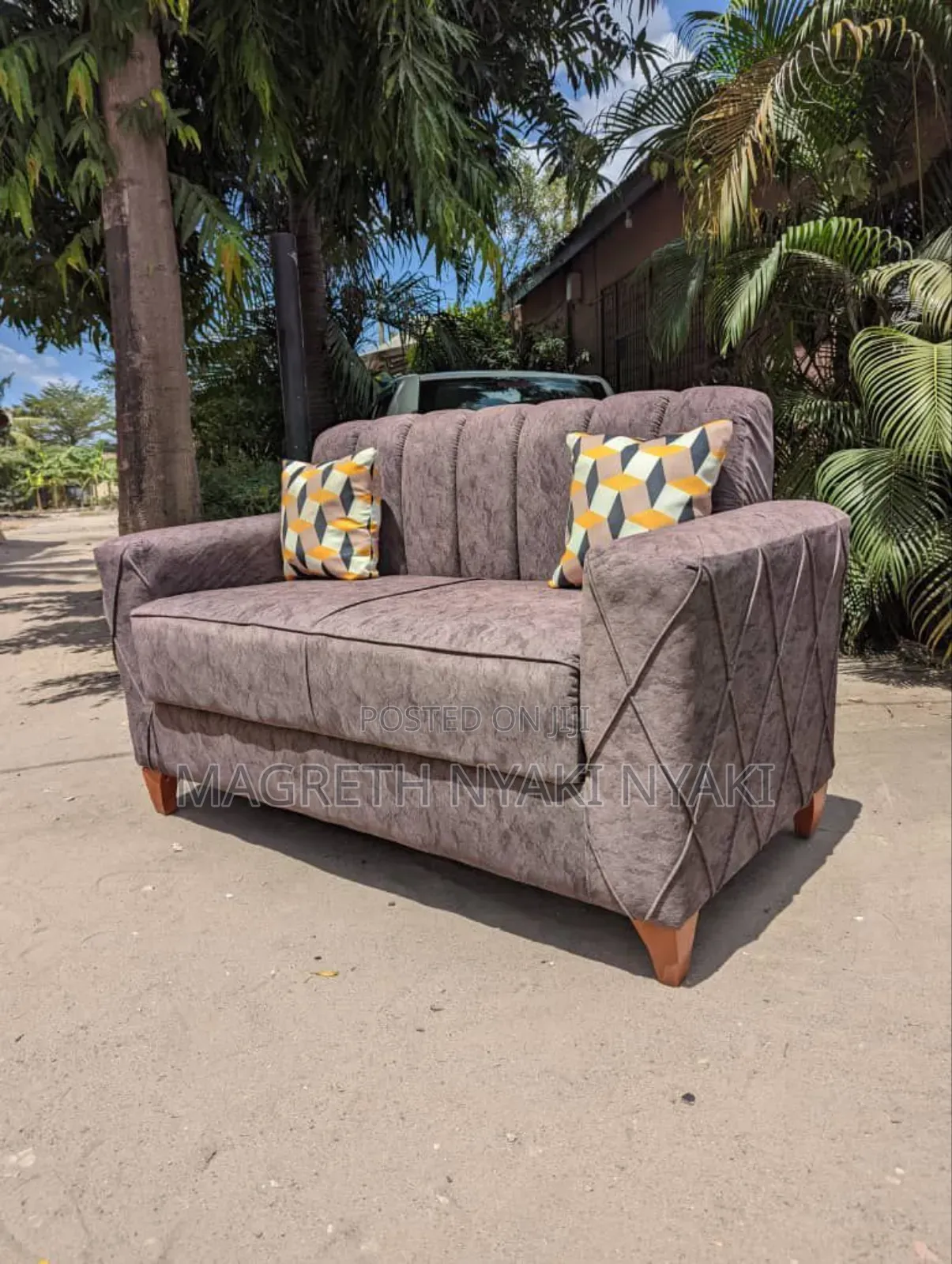 Karibu Nauza Sofa