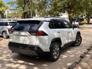 Toyota RAV4 2019 Pearl