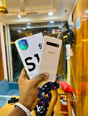New Samsung Galaxy S10 5G 256 GB Gray