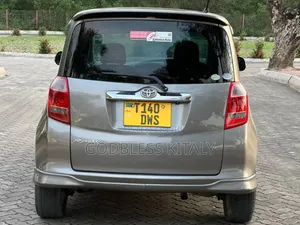 Toyota Ractis 1.5 AWD 2006 Gray