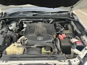 Toyota Hilux 2019 White