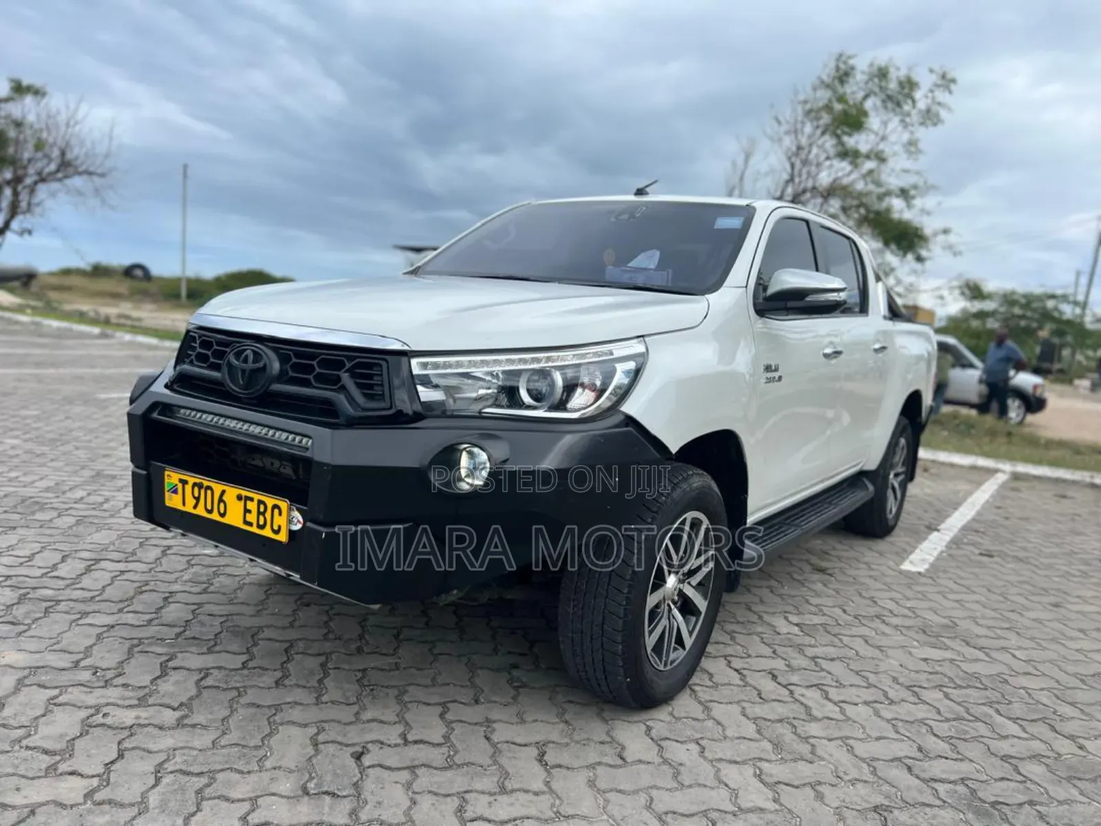 Toyota Hilux 2019 White