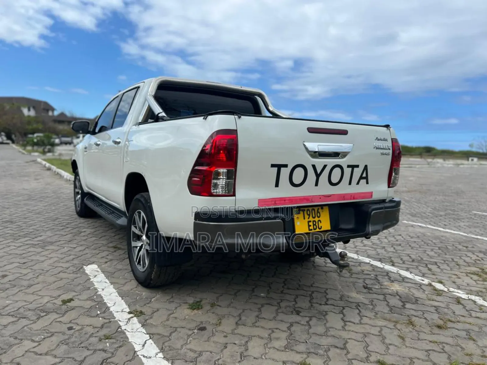 Toyota Hilux 2019 White