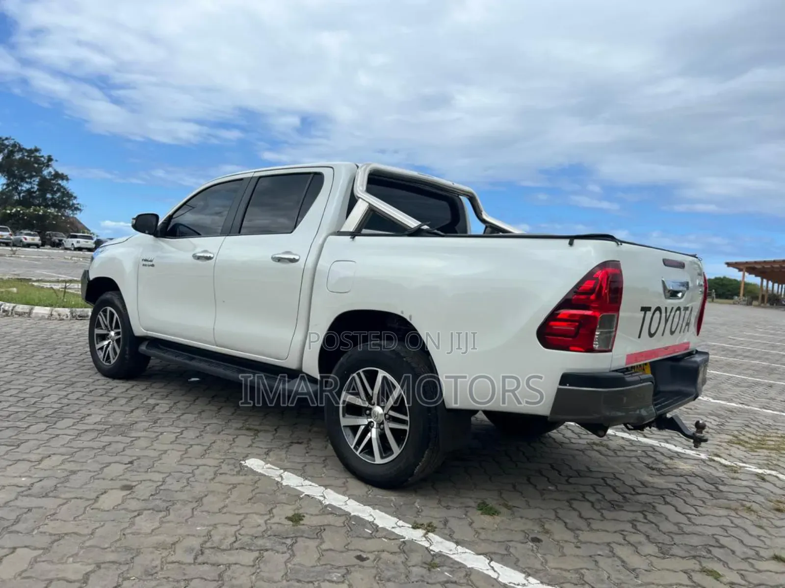 Toyota Hilux 2019 White
