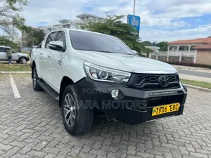 Toyota Hilux 2019 White